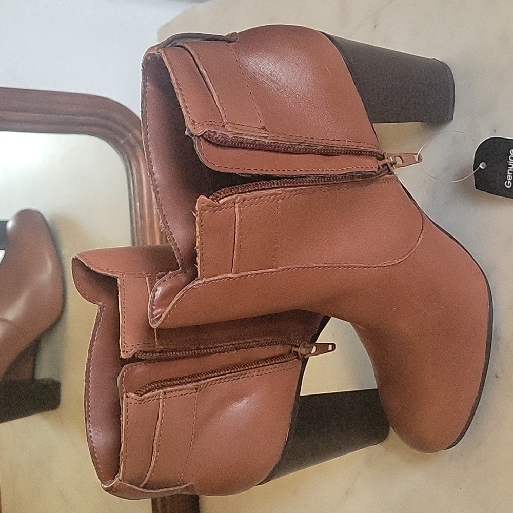 LIZ CLAIBORNE Caramel Leather Zip Ankle Booties 9M NWT - Picture 7 of 12